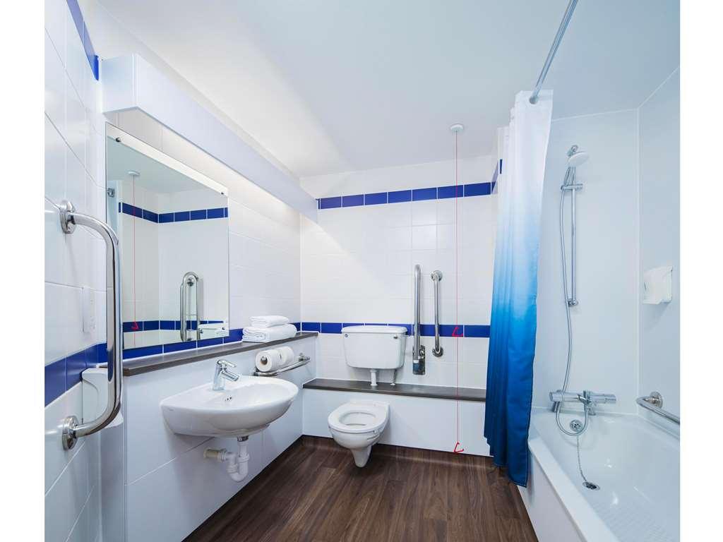 Travelodge Cambridge Central Room photo