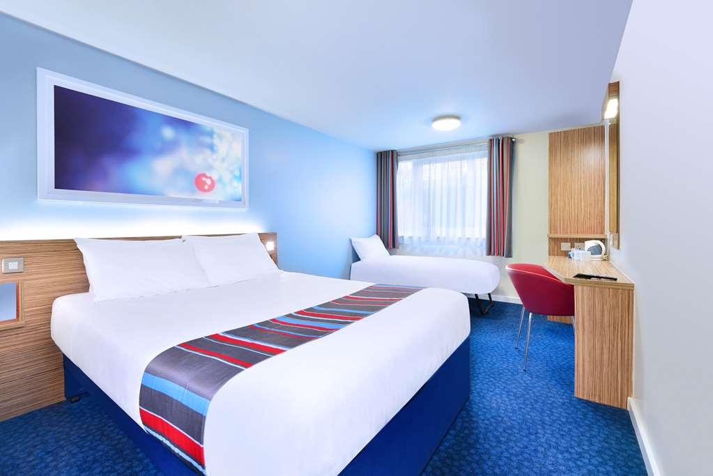 Travelodge Cambridge Central Room photo